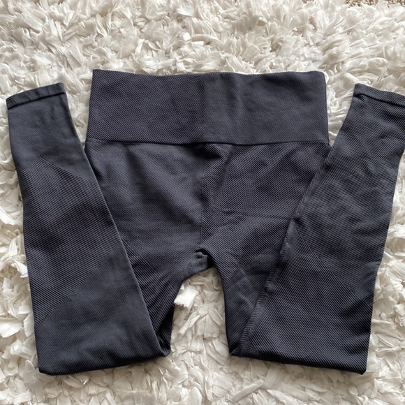 New H&M Sport grey textured leggings - Picture 4 of 5